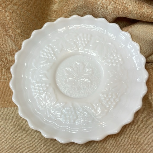 Vintage Imperial Glass Grape and Grape leaves pattern dish - Picture 3 of 5